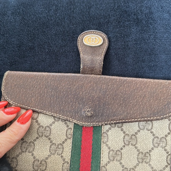 Gucci Long Wallet horrible condition, could be used for parts, or actual wallet - Picture 12 of 13